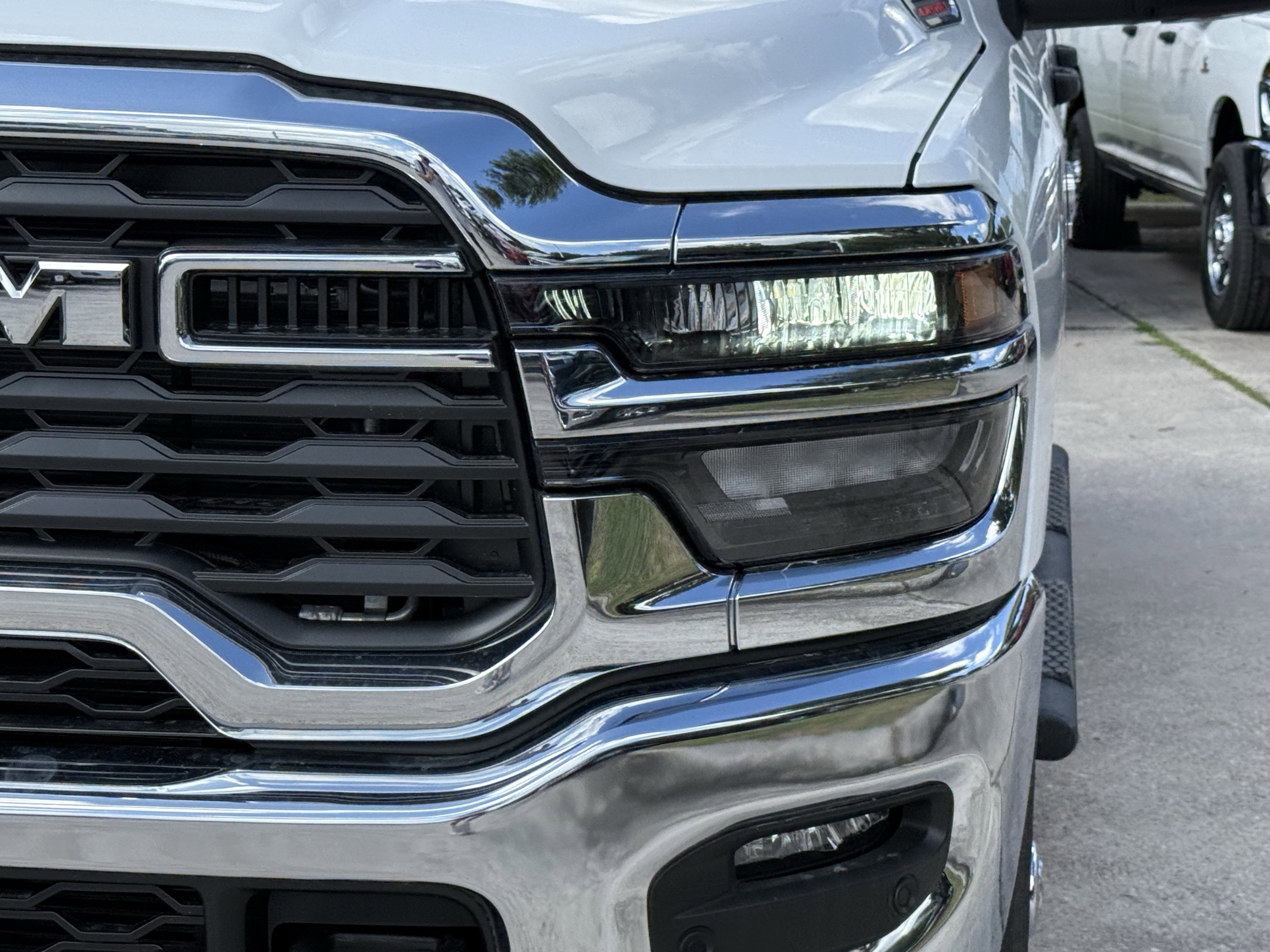 New 2026 Bright White Clear-Coat Exterior Paint RAM Tradesman image 7