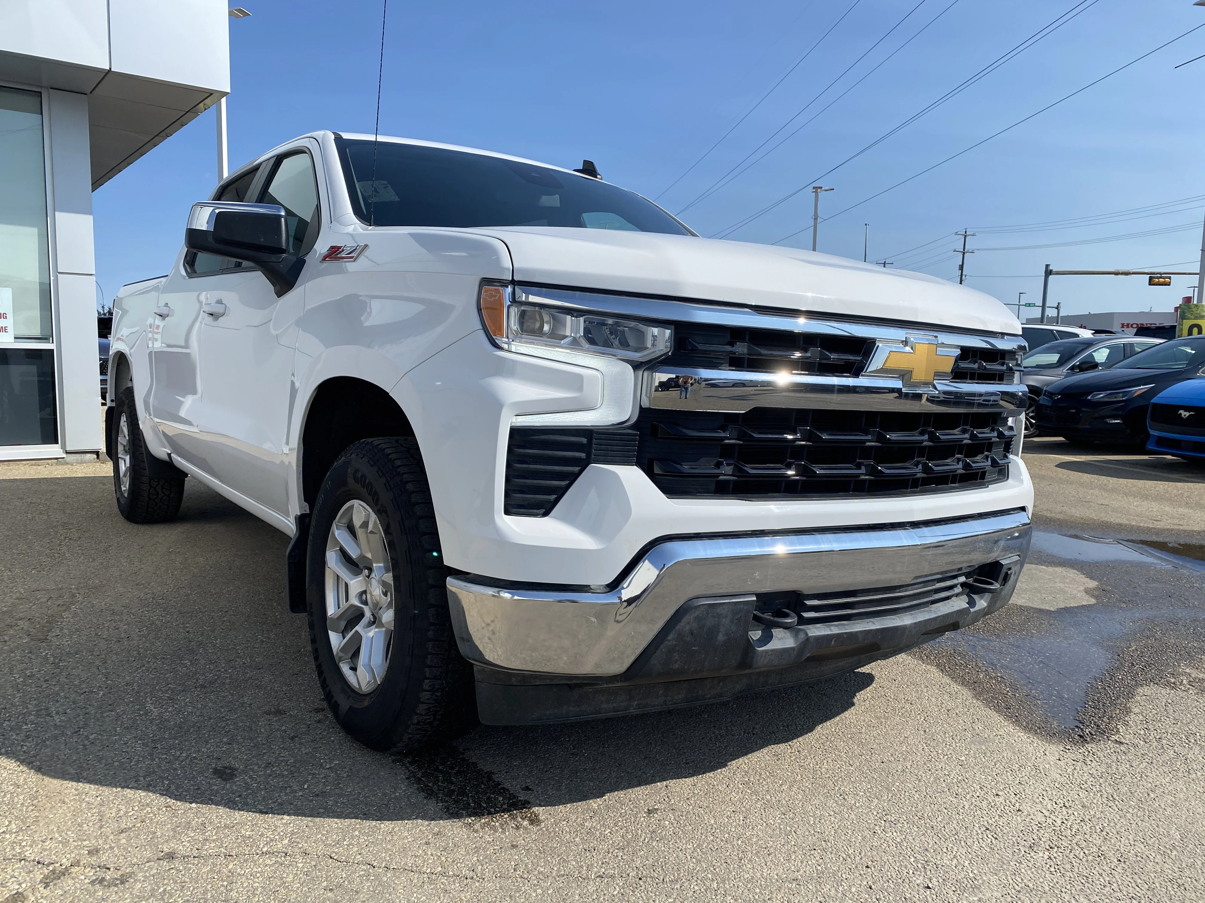 Used 2024 White Chevrolet LT Crew Cab  * HEATED FRONT SEATS * TOW PACKAGE * image 6