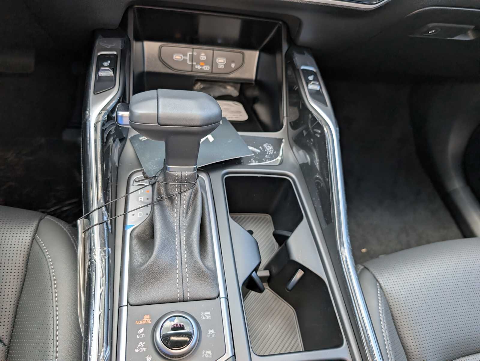 New 2026 Ivory Silver Kia S image 25