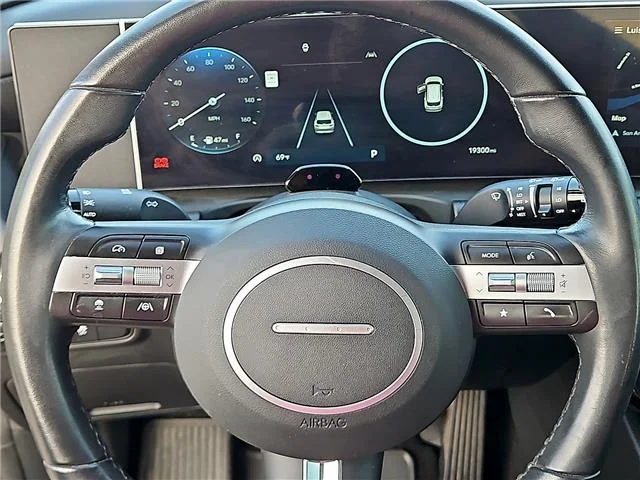 Used 2025  Hyundai SEL Convenience Front-Wheel Drive image 16