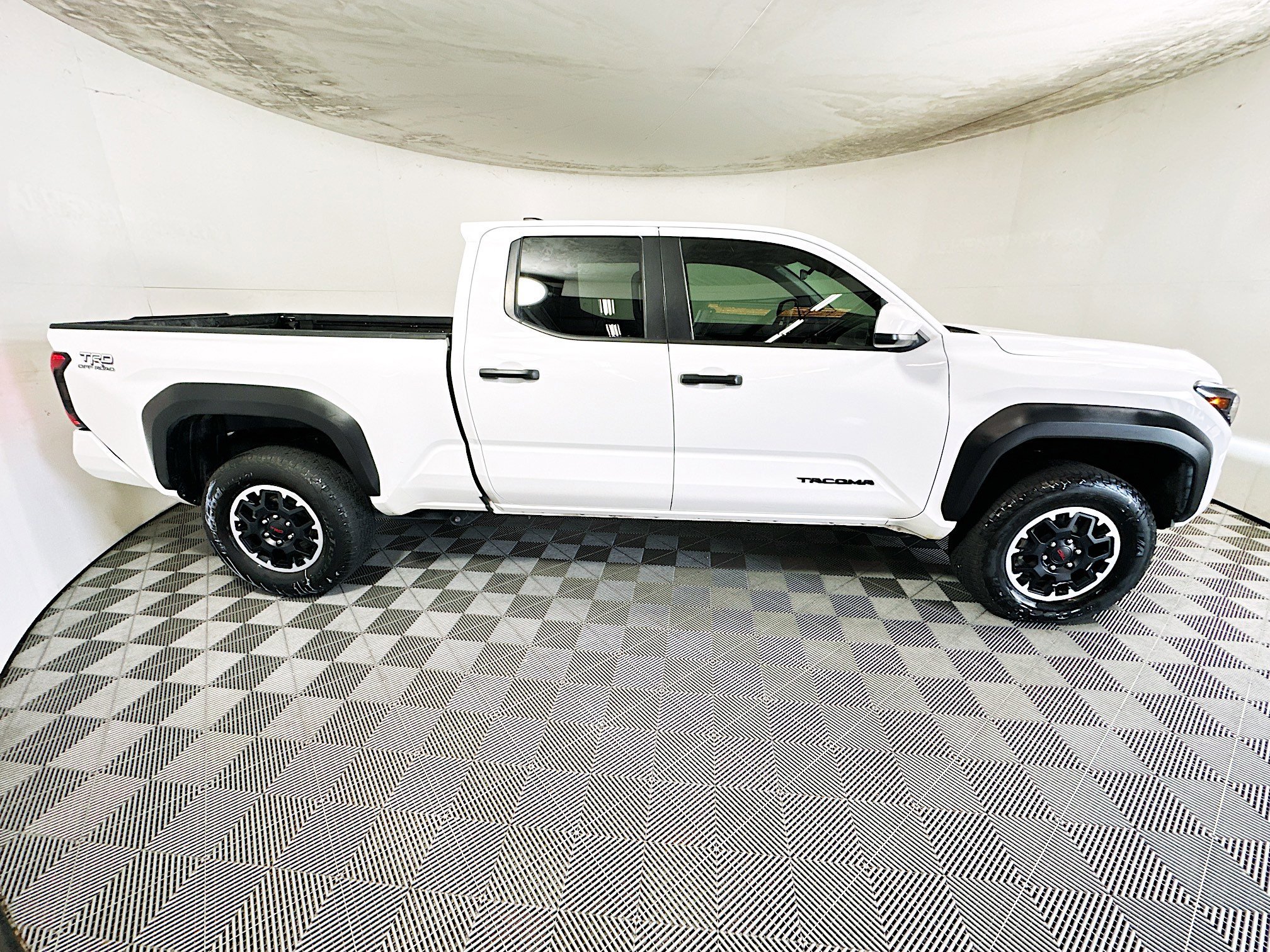 2024 Toyota Tacoma thumbnail 4