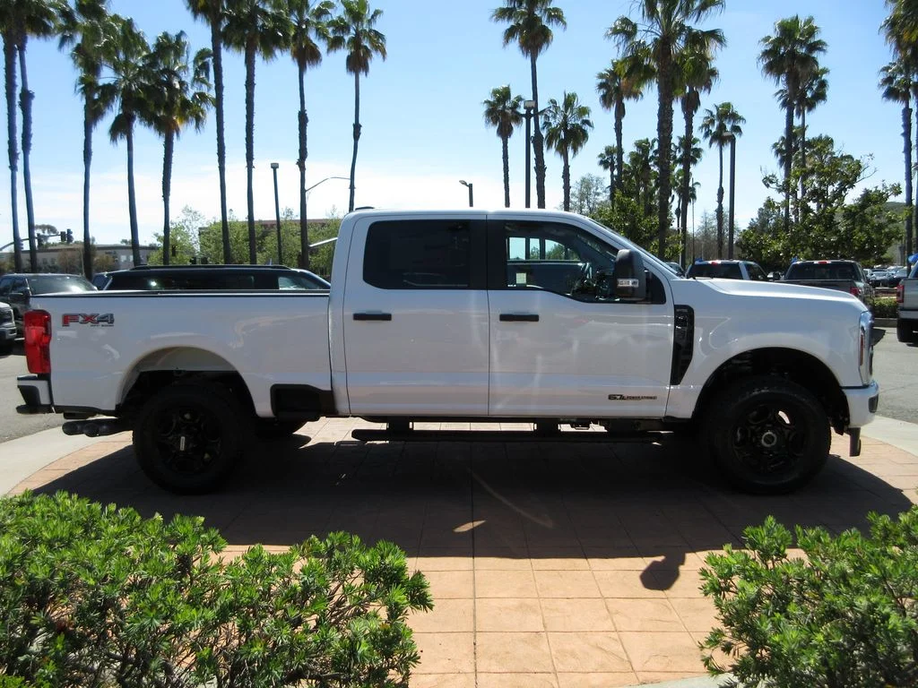 New 2026 Oxford White Ford XL image 5