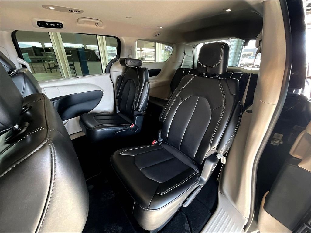 Used 2023 Black Chrysler Touring L image 15
