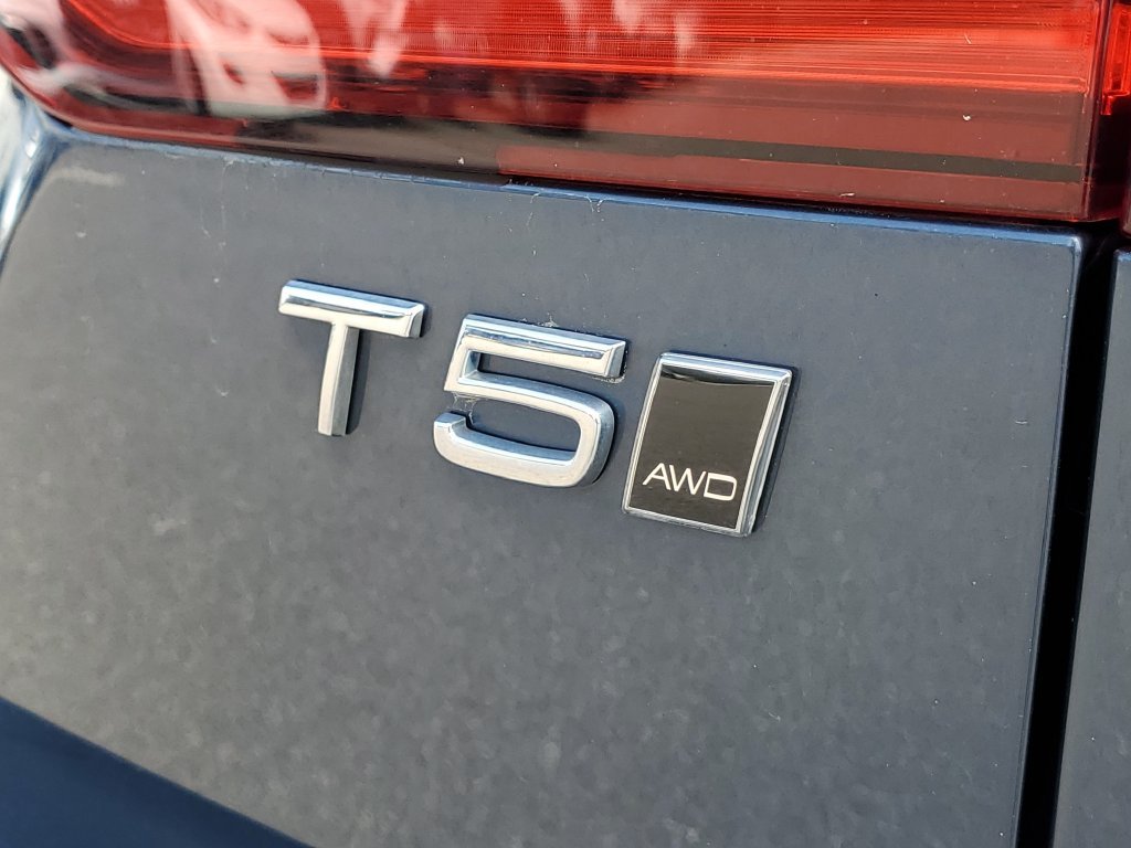 Used 2020  Volvo T5 image 7