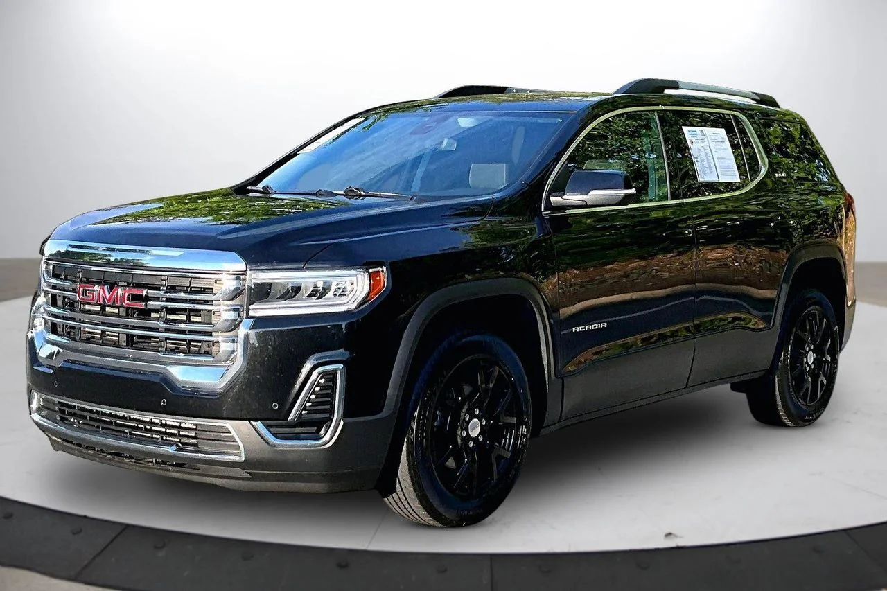 Used 2023 Black GMC SLE image 4
