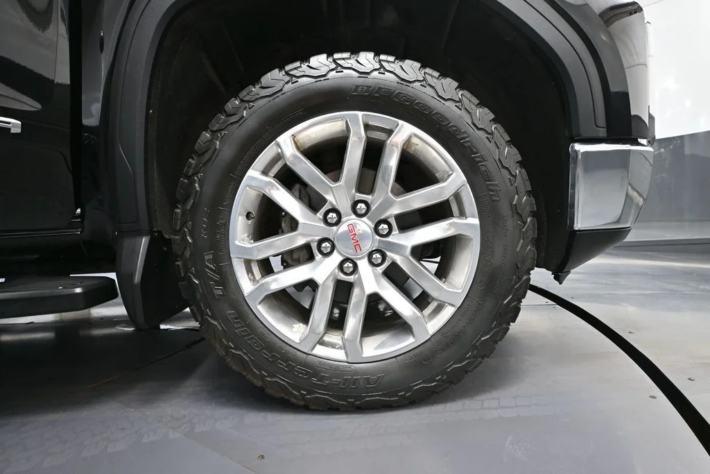 Used 2020 Black GMC SLT image 17