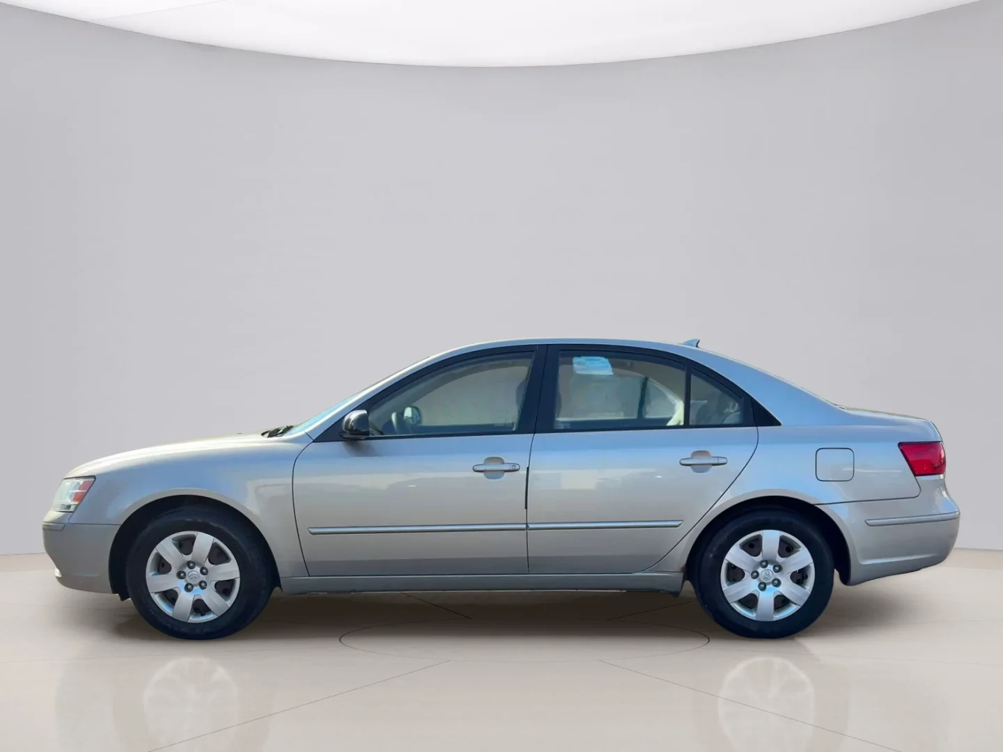 Used 2010 Gold Hyundai GLS image 2