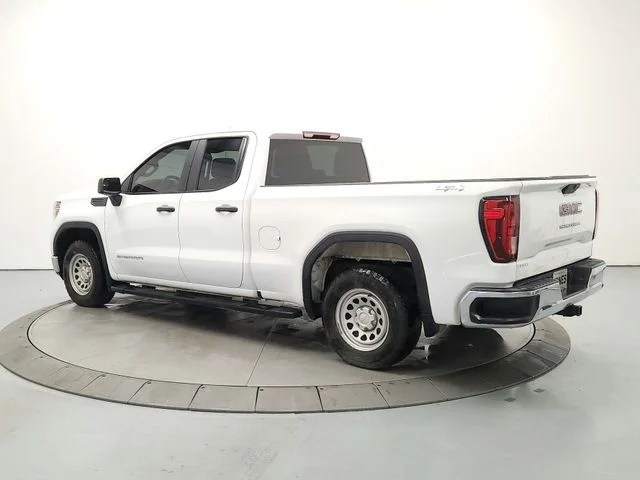 Used 2021 White GMC Base image 5