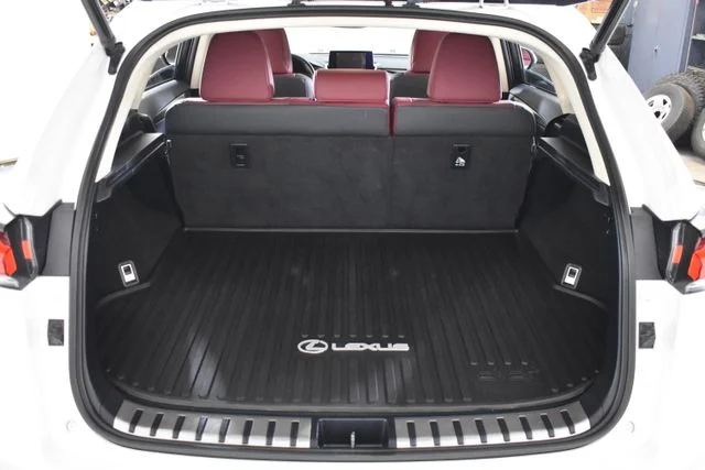 Used 2021 White Lexus 300h image 18