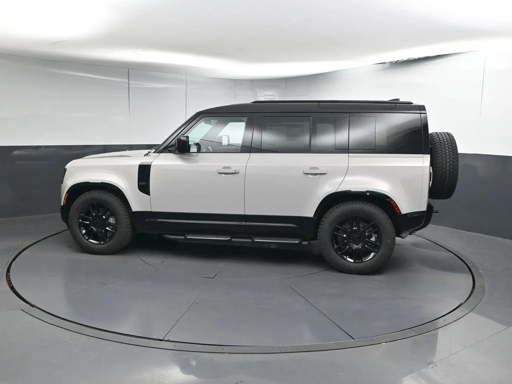 Certified Used 2026 Gray Land Rover X-Dynamic SE image 3