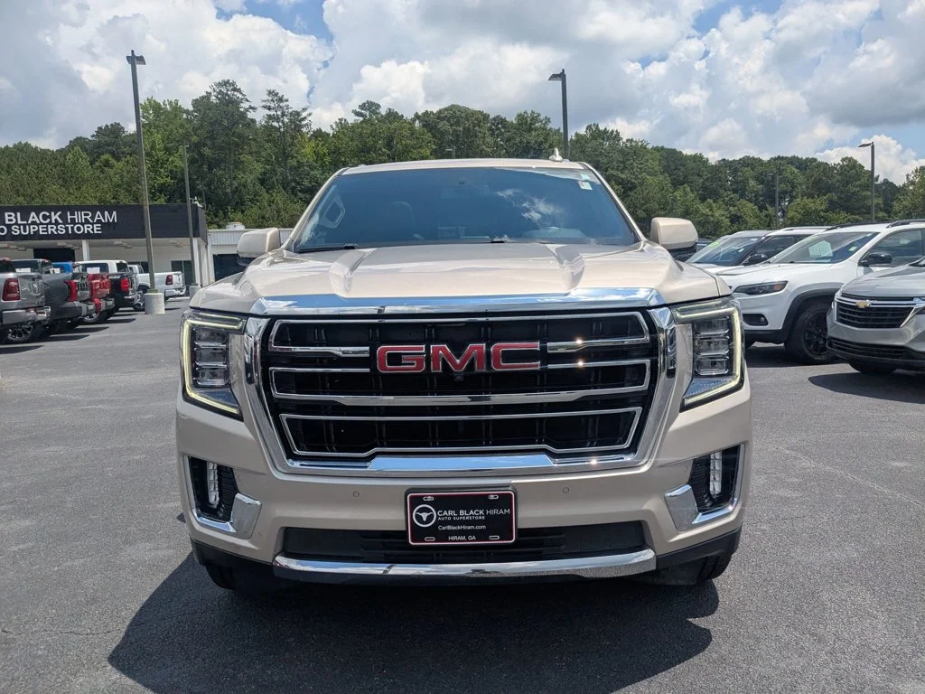 Used 2022 Pearl Beige Metallic GMC SLT image 2