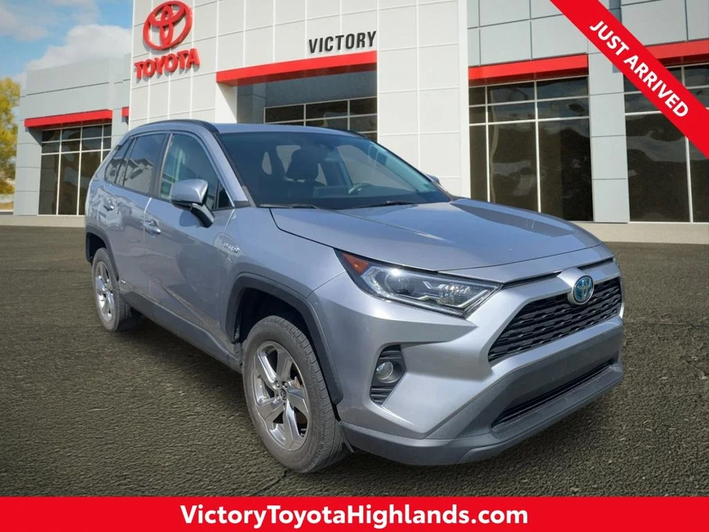 Used 2021 Silver Toyota XLE Premium image 1