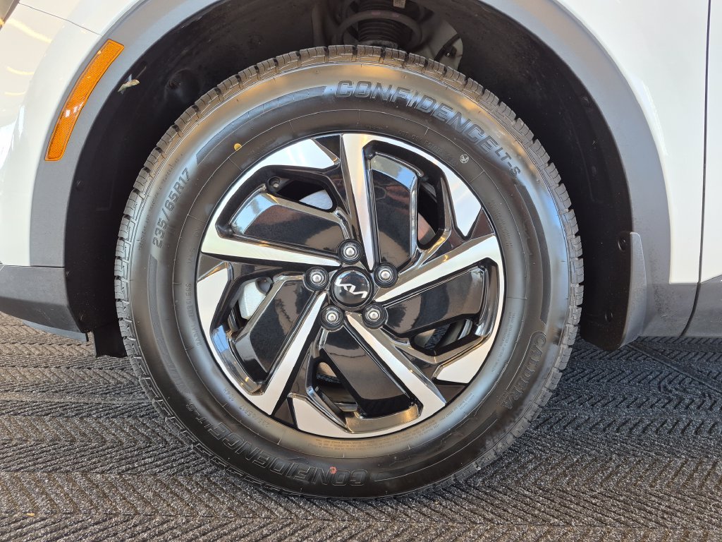 Used 2023 Snow White Pearl Kia LX image 12