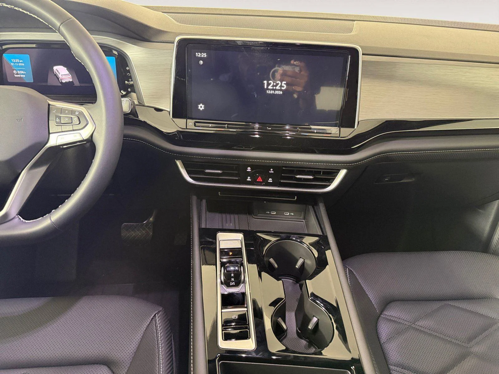 New 2026 SILVER MIST Volkswagen 2.0T SE w/Technology image 13