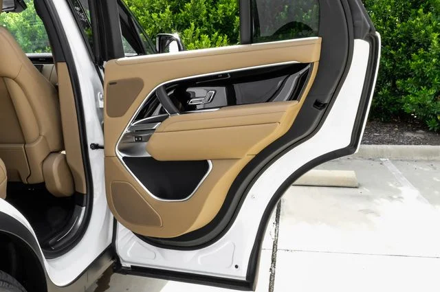 New 2026 Fuji White Land Rover SE image 57