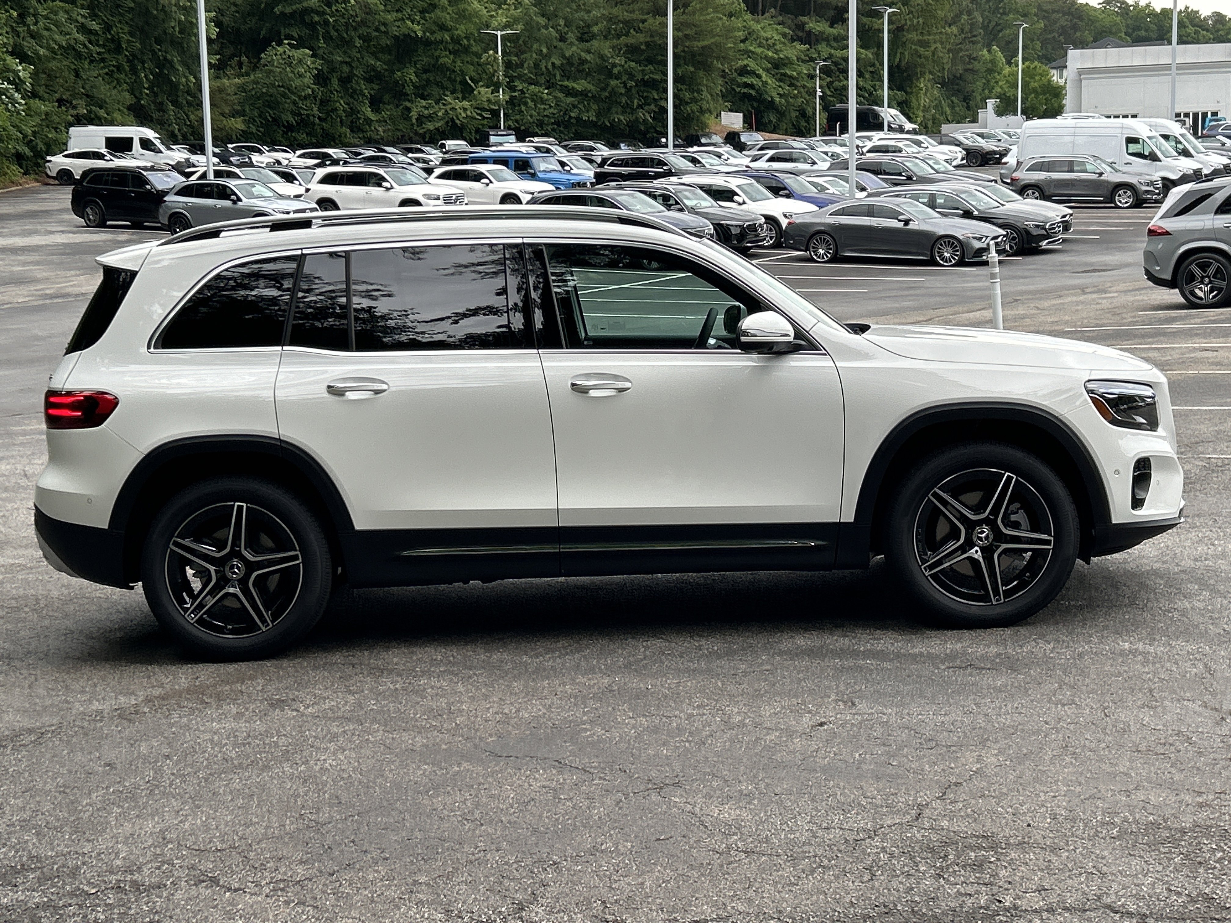 New 2026 Polar White Mercedes-Benz GLB 250 4MATIC® SUV image 10