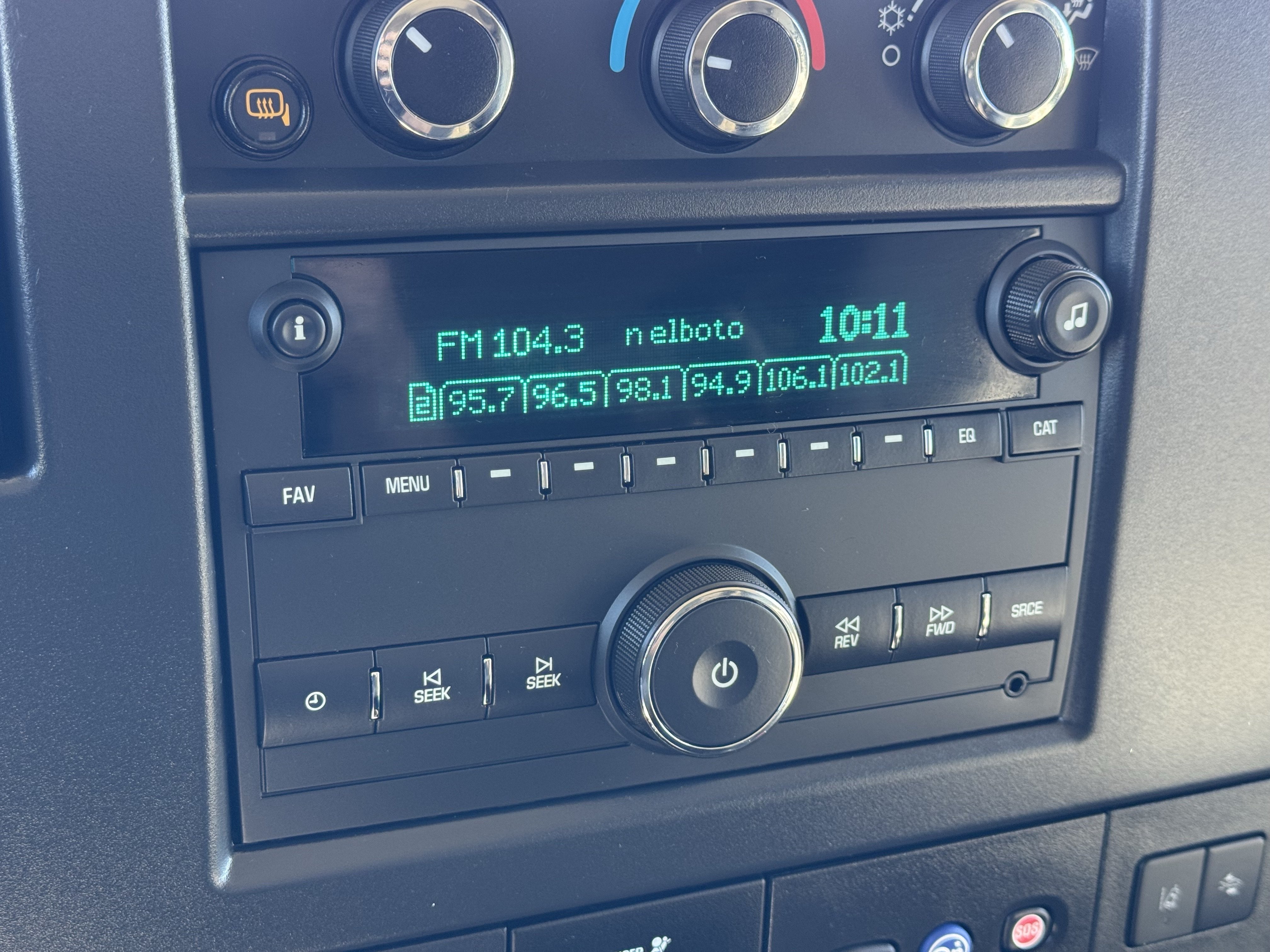 2025 Chevrolet Express Passenger LT - Photo 23
