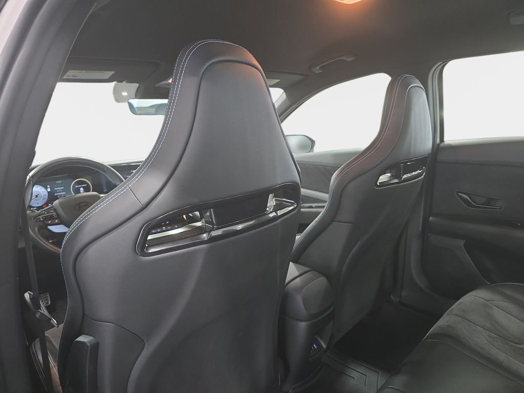 Used 2025 Cyber Gray Hyundai Base image 9