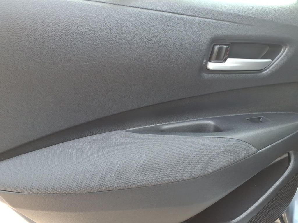Used 2021  Toyota LE image 10