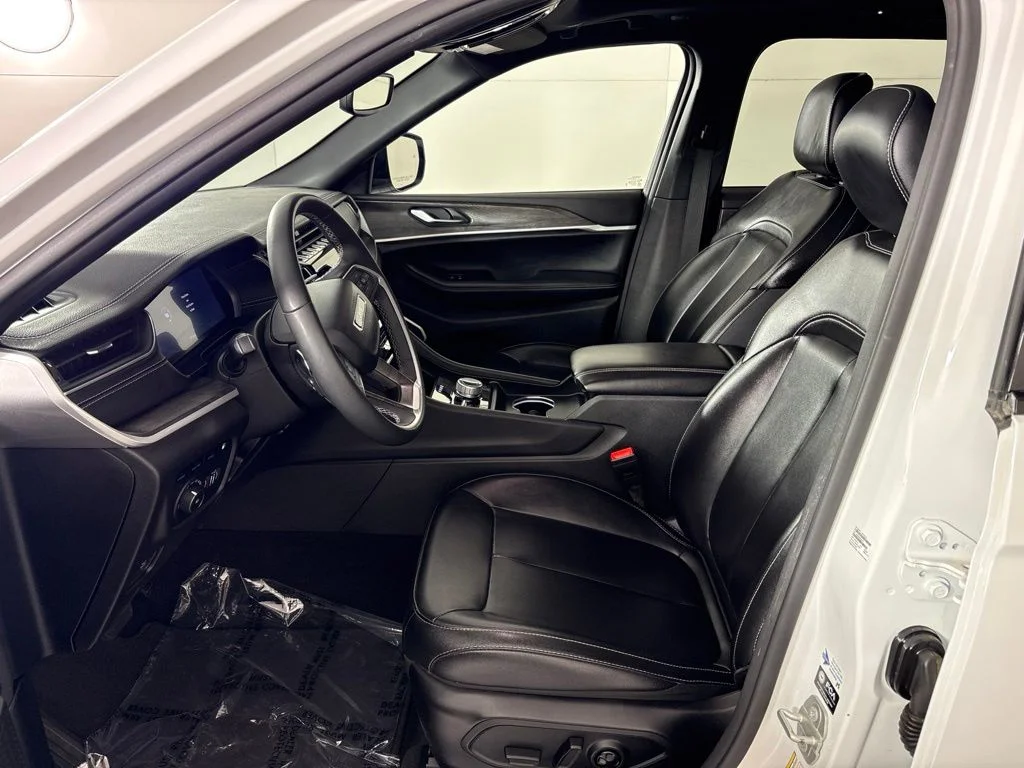 Used 2024 White Jeep 4xe image 26