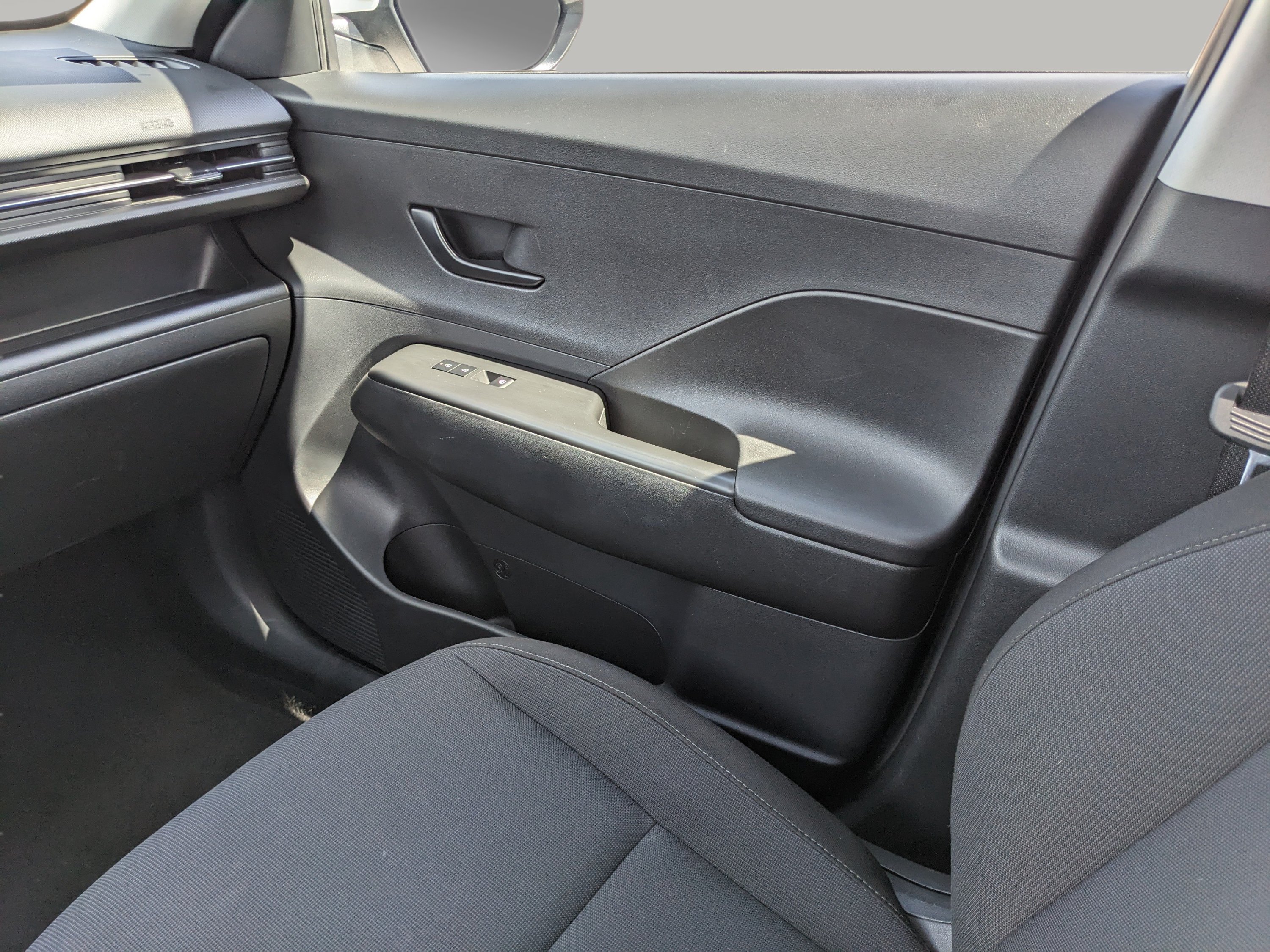 Used 2025 Atlas White Hyundai SEL image 14