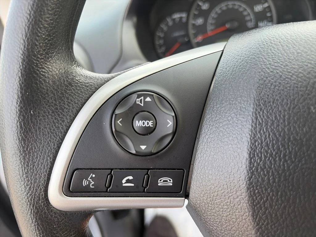 Used 2024 Silver Mitsubishi ES image 31