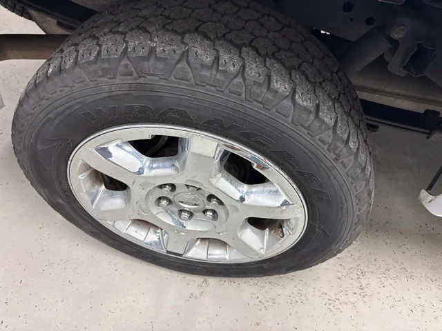 Used 2014 White Ford Lariat image 4