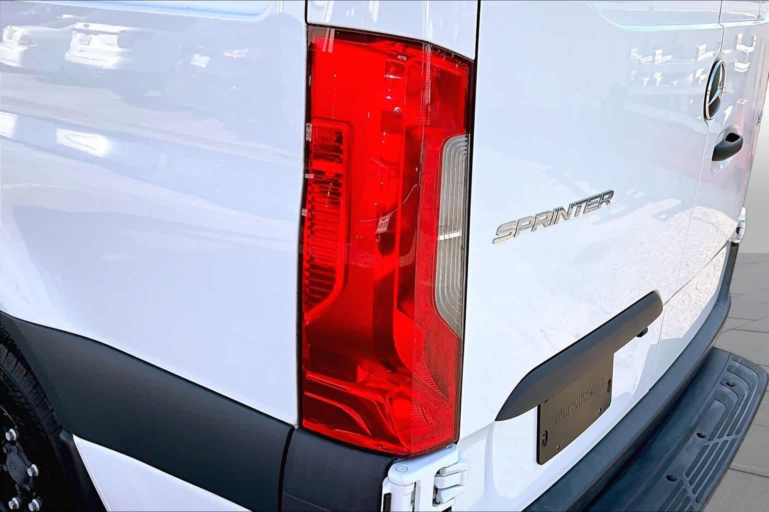 Used 2022 Arctic White Mercedes-Benz  image 28