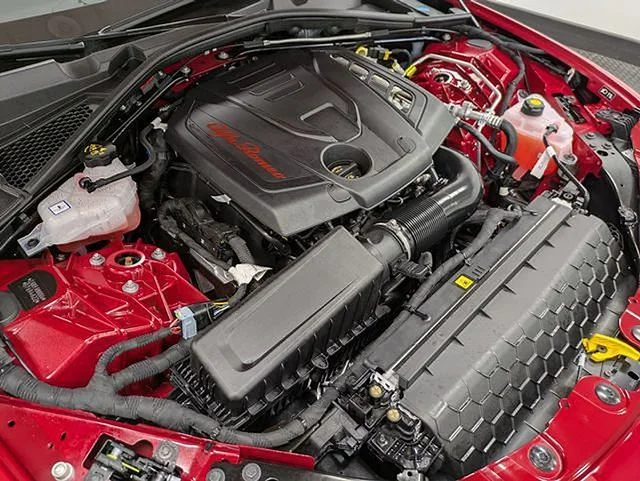 Used 2025  Alfa Romeo  image 33