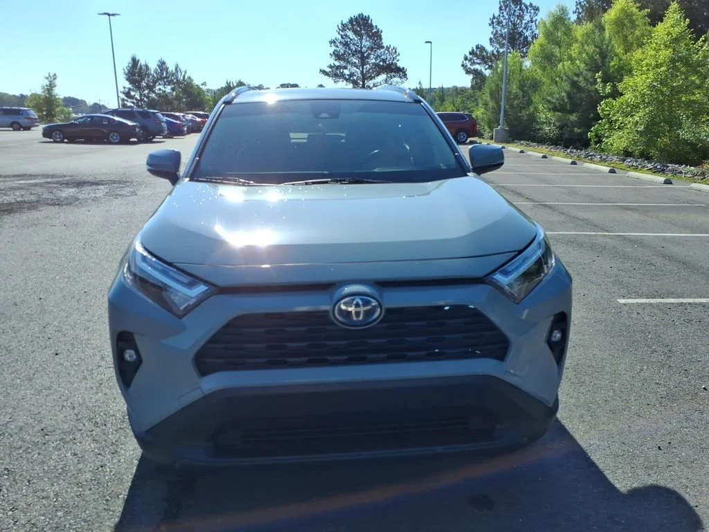Used 2022 Lunar Toyota XLE Premium image 7