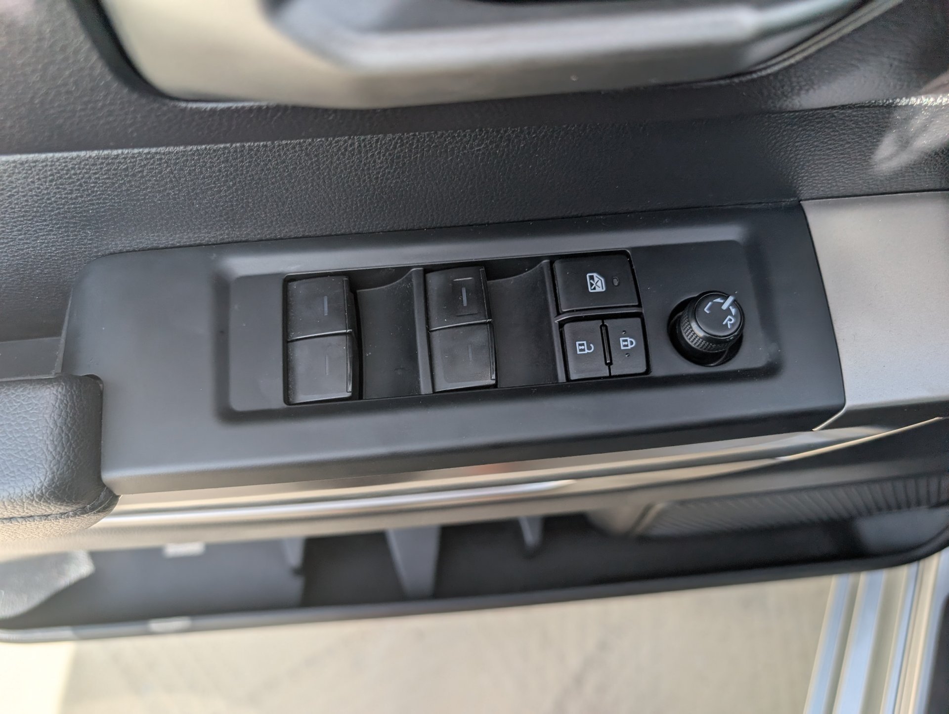 Used 2023 Silver Toyota SR5 image 21