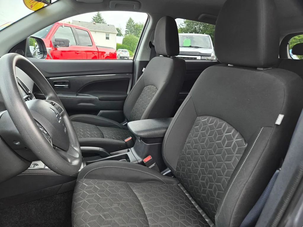 Used 2024 Gray Mitsubishi 2.0 SE image 22