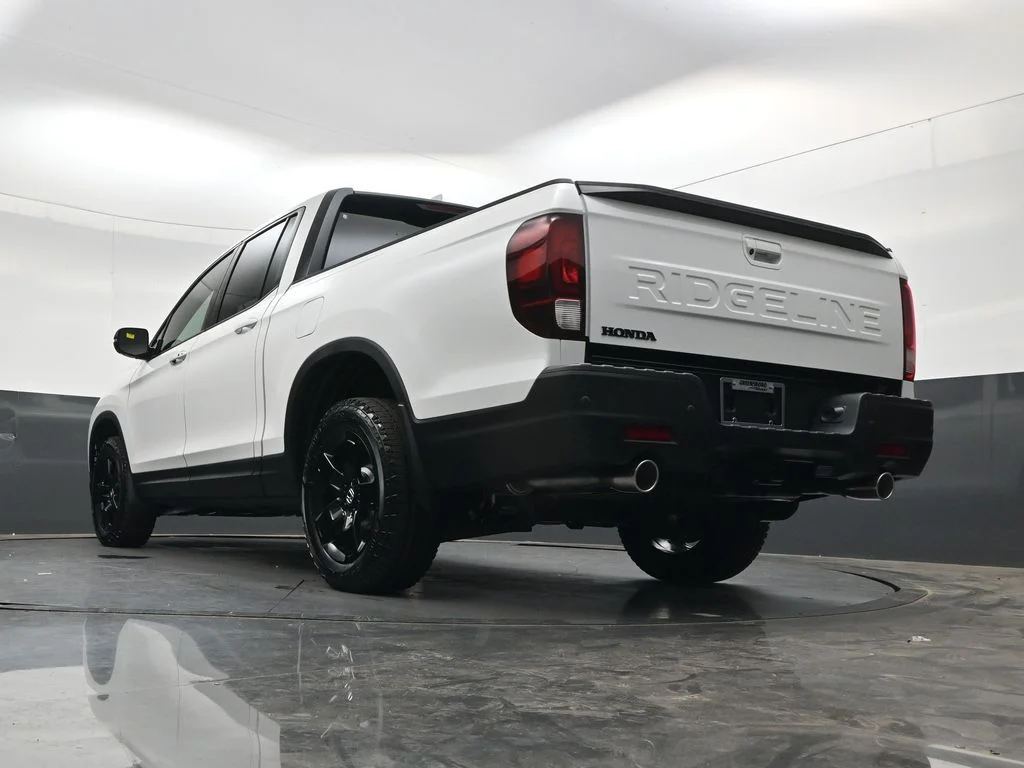 New 2026 Platinum White Pearl Honda Black Edition image 31