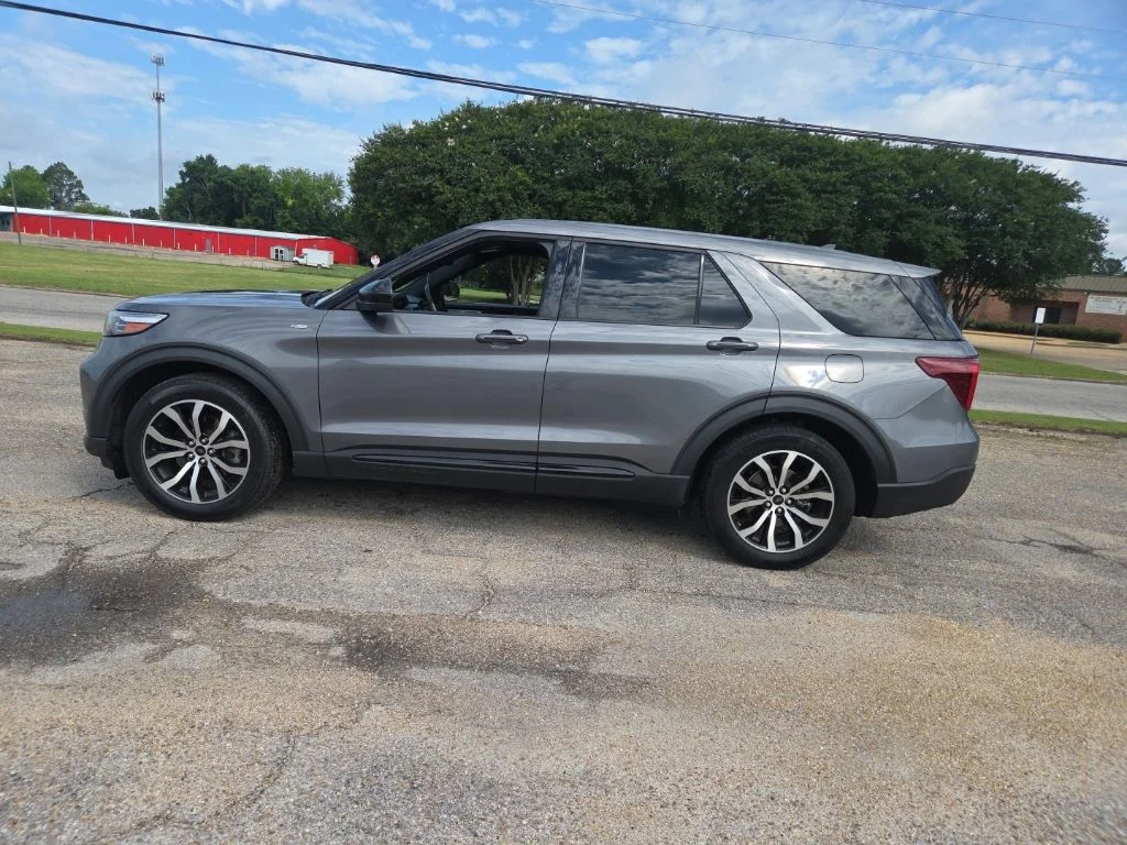 Used 2022 Gray Metallic Ford ST-Line image 5