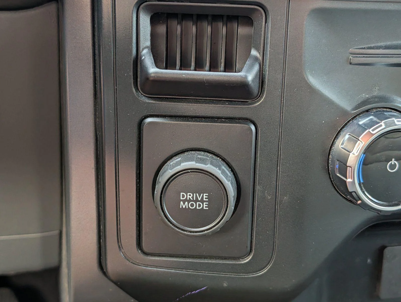 Used 2025 Oxford White Ford XLT image 21