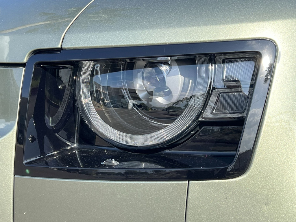 Used 2021 Green Land Rover SE image 12