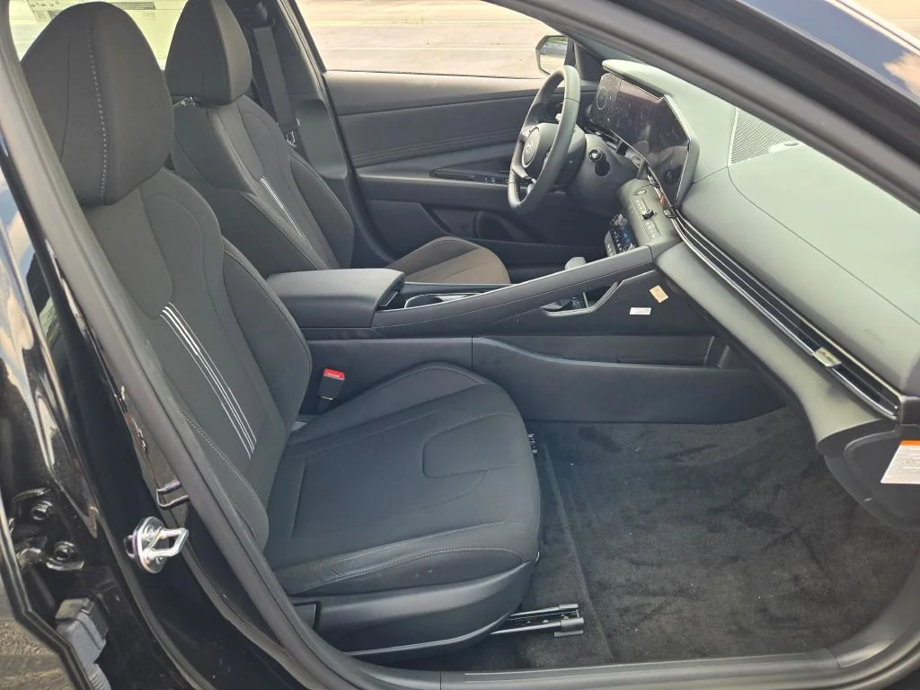 New 2026 Abyss Black Hyundai SEL Sport image 6