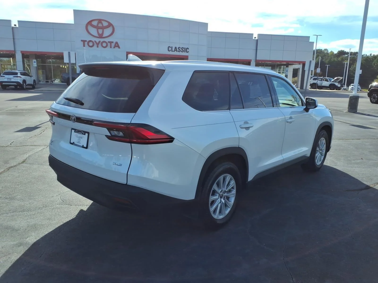 Used 2024 Wind Chill Pearl Toyota XLE image 2