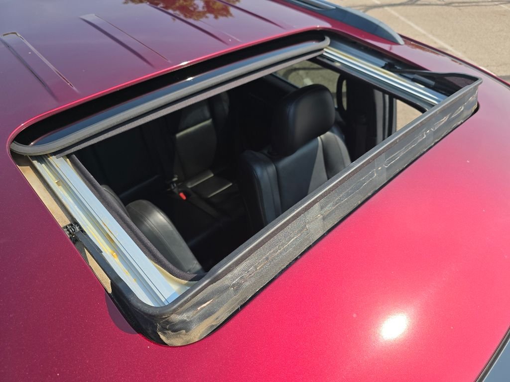 Used 2020 Velvet Jeep Limited image 3