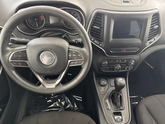 Used 2020 Green Jeep Latitude image 24