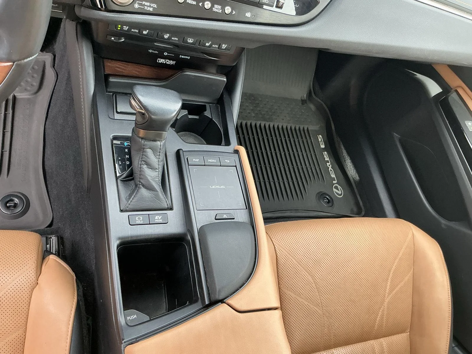 Used 2022 Nightfall Mica Lexus ES 300h Luxury image 6