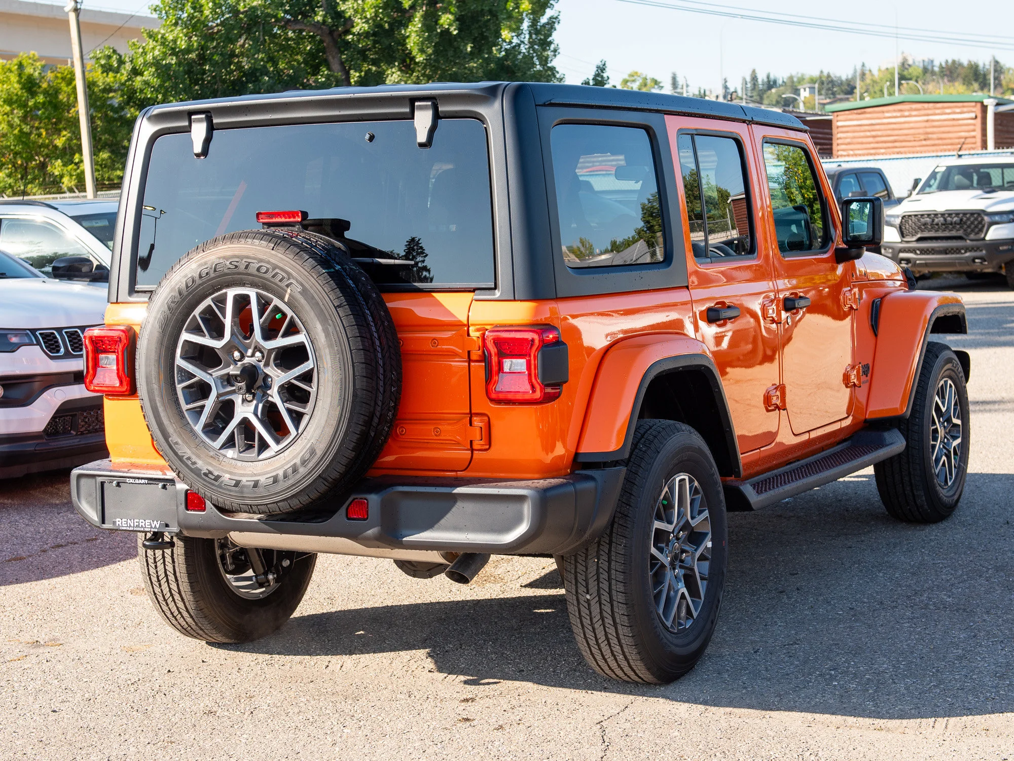 Used 2025 joose Jeep Sahara* 4 Door 4x4, Heated Seats/Wheel, Remote Start image 5