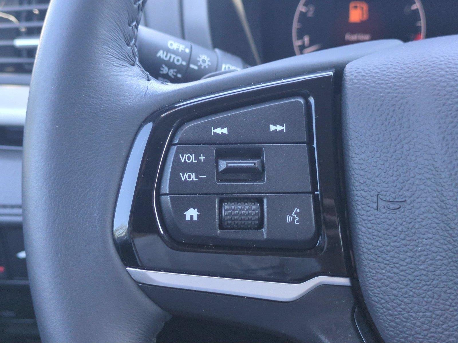Used 2025 Solar Silver Metallic Honda Touring image 20