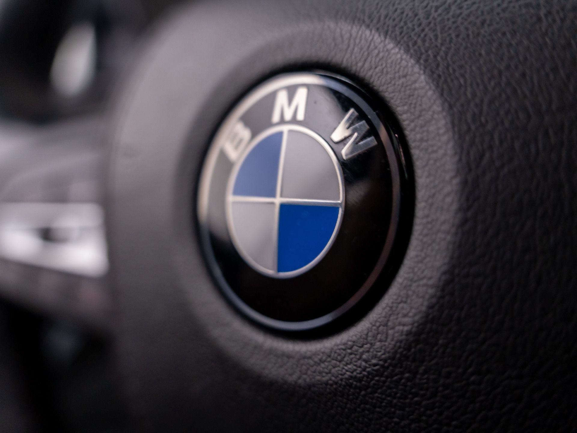 Used 2024 Black BMW xDrive40i image 23