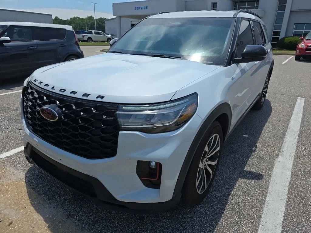 2026 Ford Explorer ST-LINE RWD's photo
