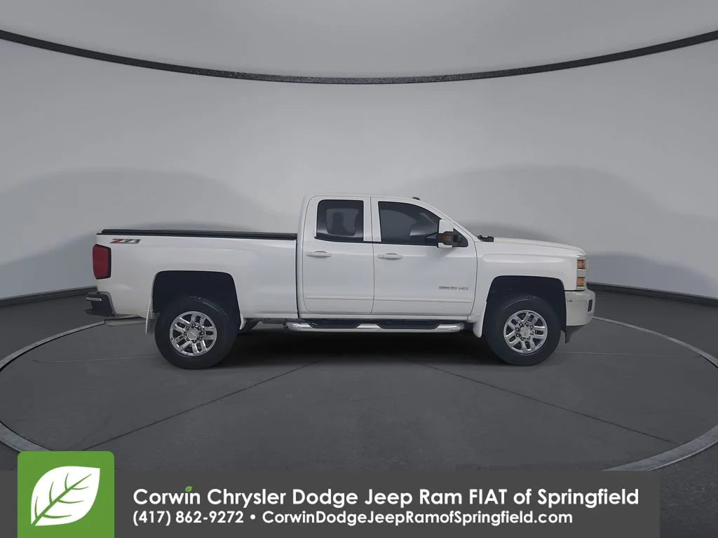 Used 2017 White Chevrolet LT image 17