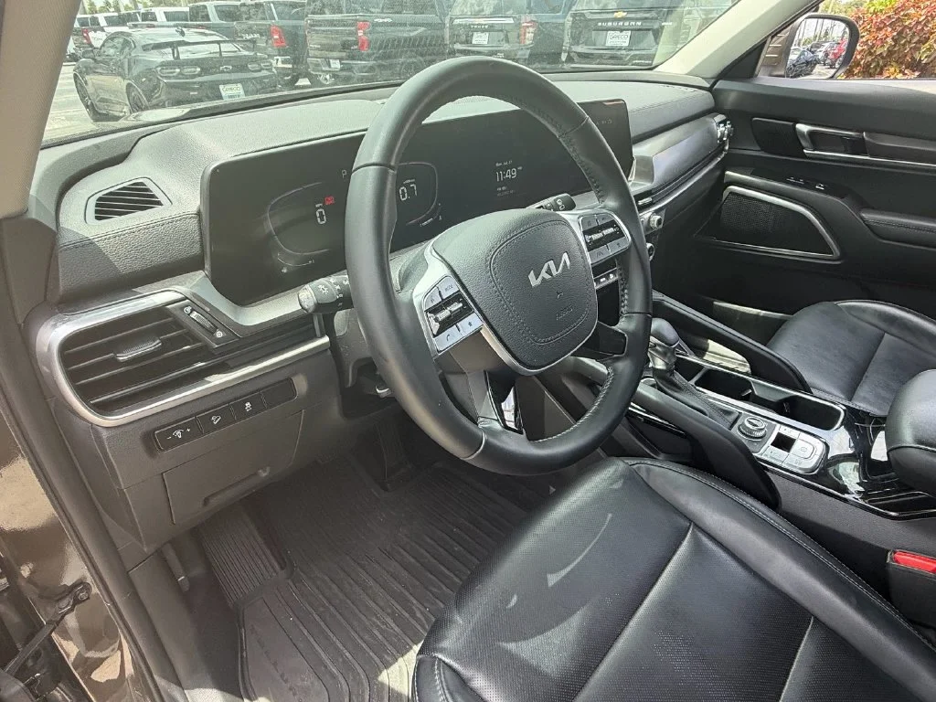 Used 2024 Green Kia S image 10