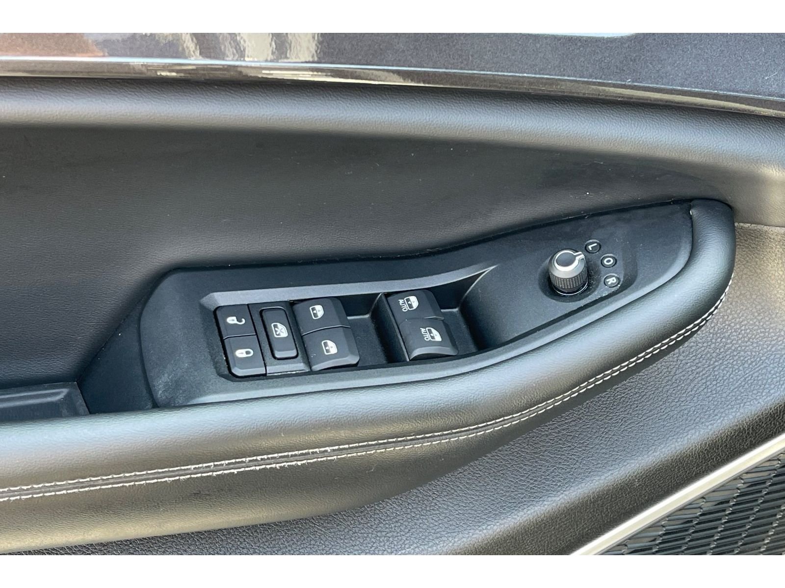 Used 2022 Baltic Gray Metallic Clearcoat Jeep Altitude image 12