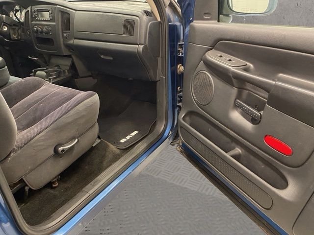 Used 2005 Blue Dodge SLT image 16