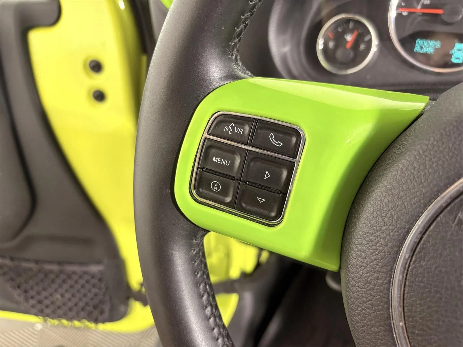 Used 2016 Hypergreen Clearcoat Jeep Sport image 29